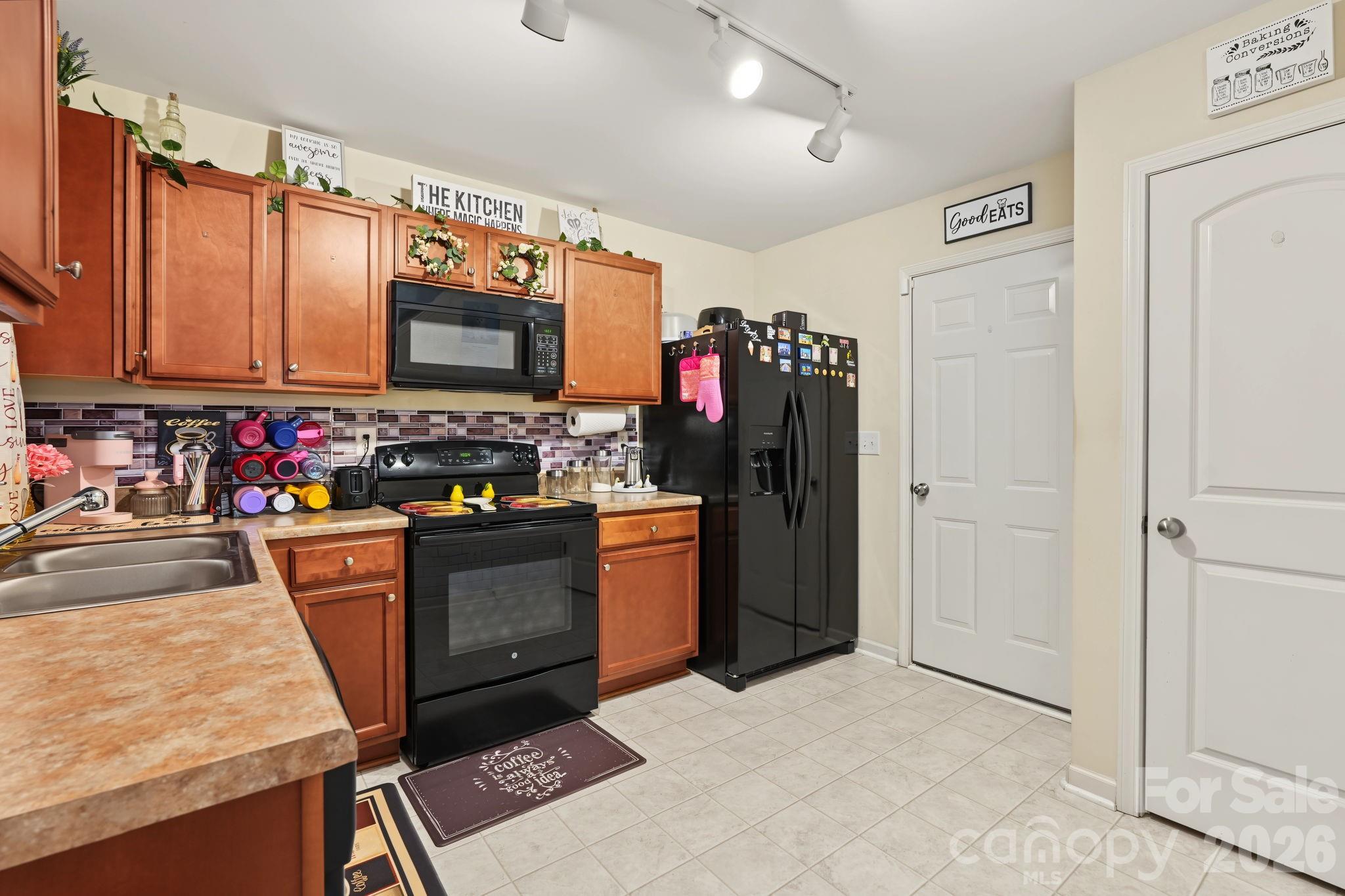 1319 Phil Oneil Drive Property Photo 7