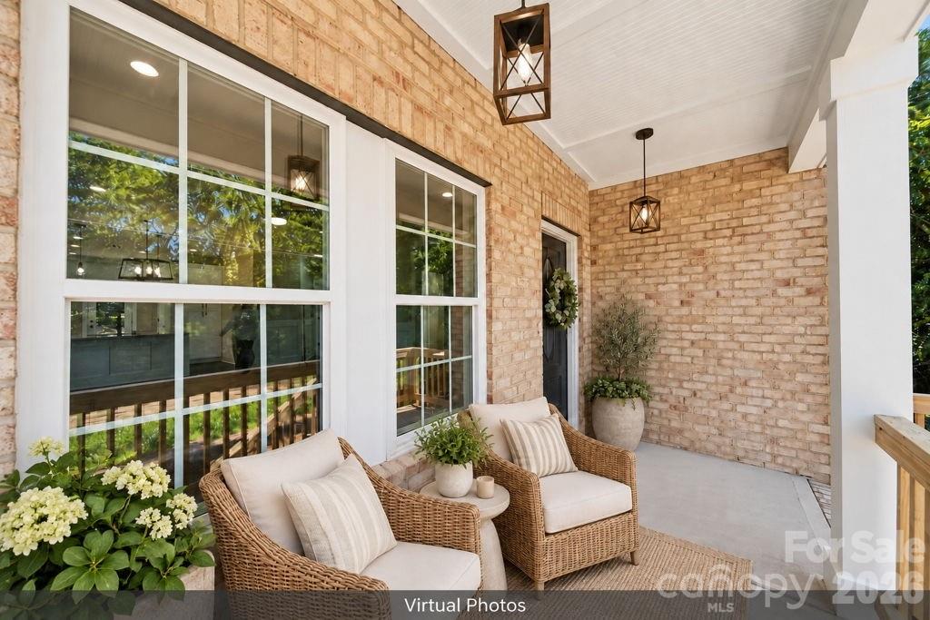726 Carr Street Property Photo 2