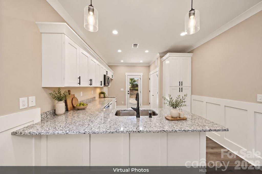 726 Carr Street Property Photo 6