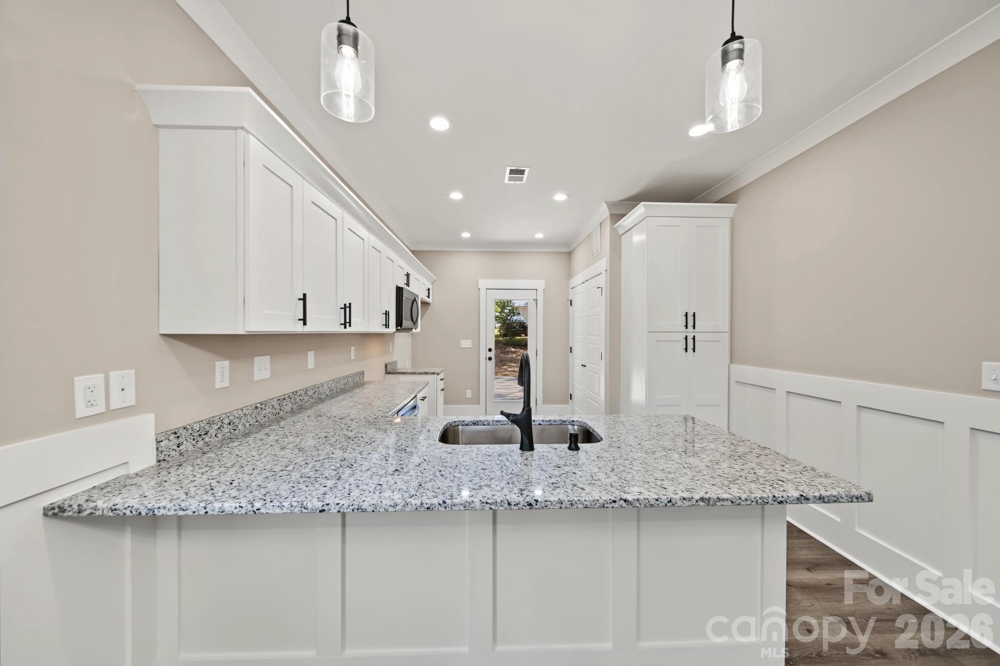 726 Carr Street Property Photo 7