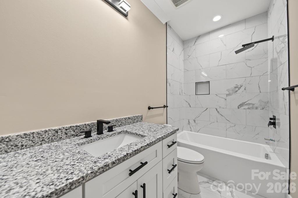 726 Carr Street Property Photo 11