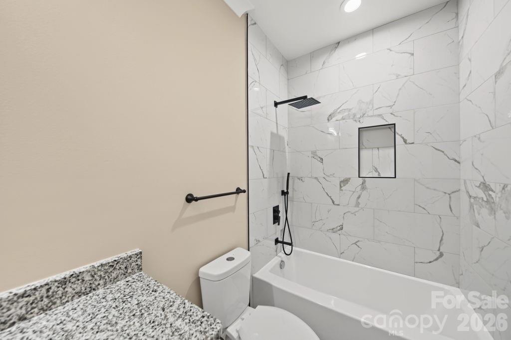 726 Carr Street Property Photo 14