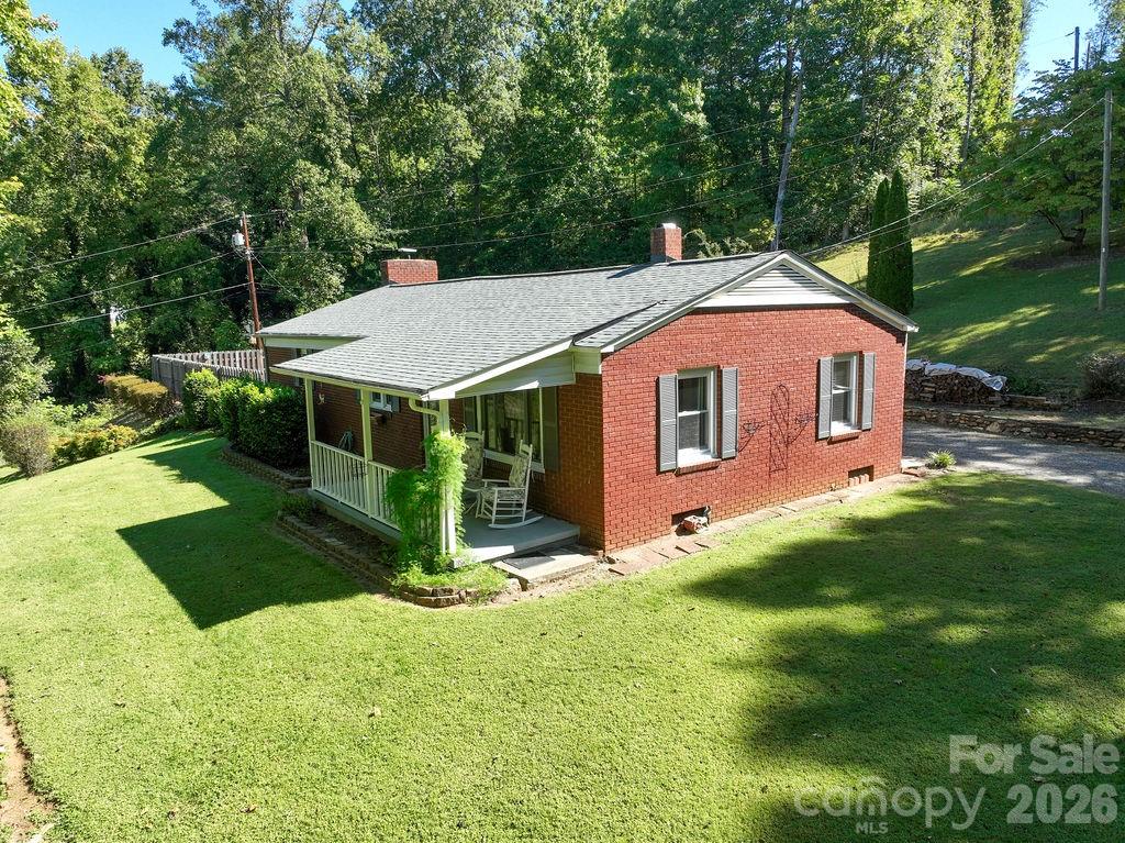 709 Berry Place Property Photo 3