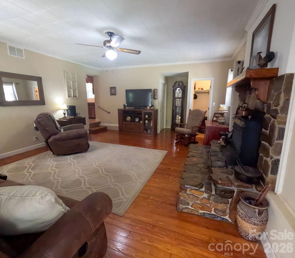 709 Berry Place Property Photo 7