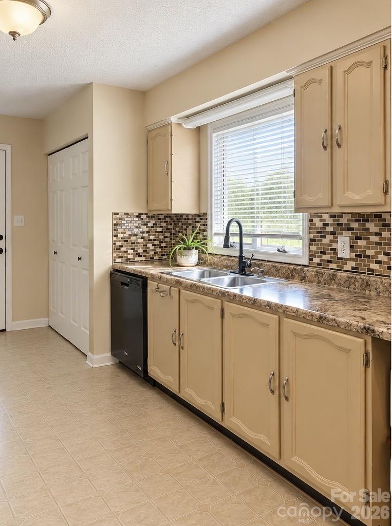 1677 Allen Lane Property Photo 4