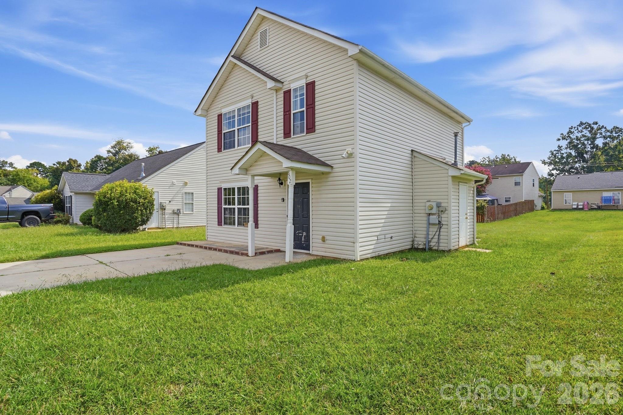 802 Almora Drive Property Photo 3