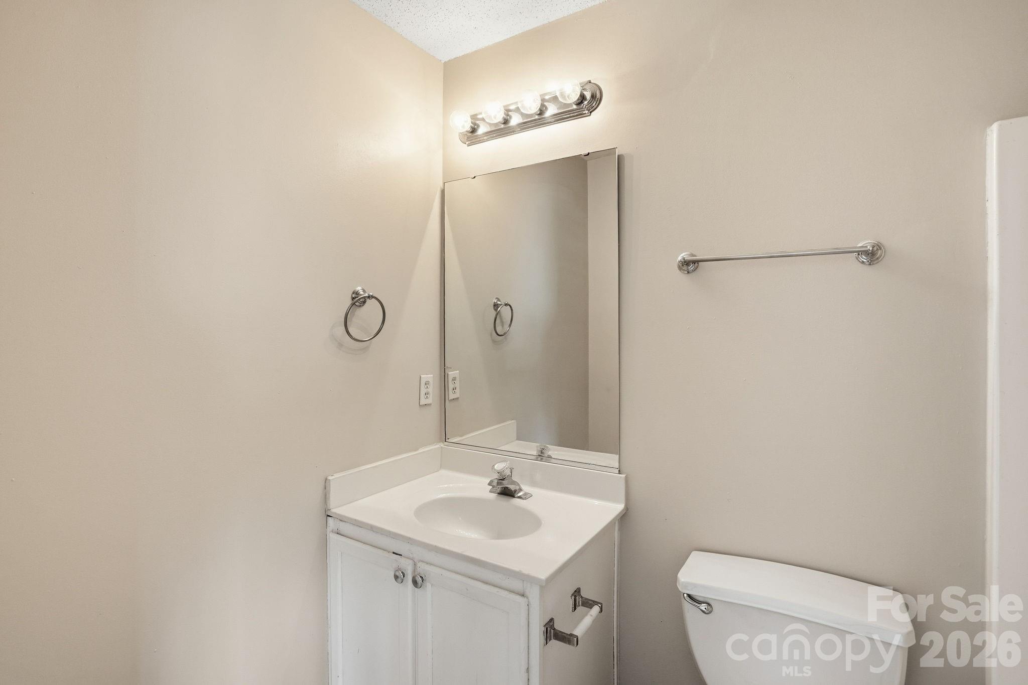 802 Almora Drive Property Photo 15
