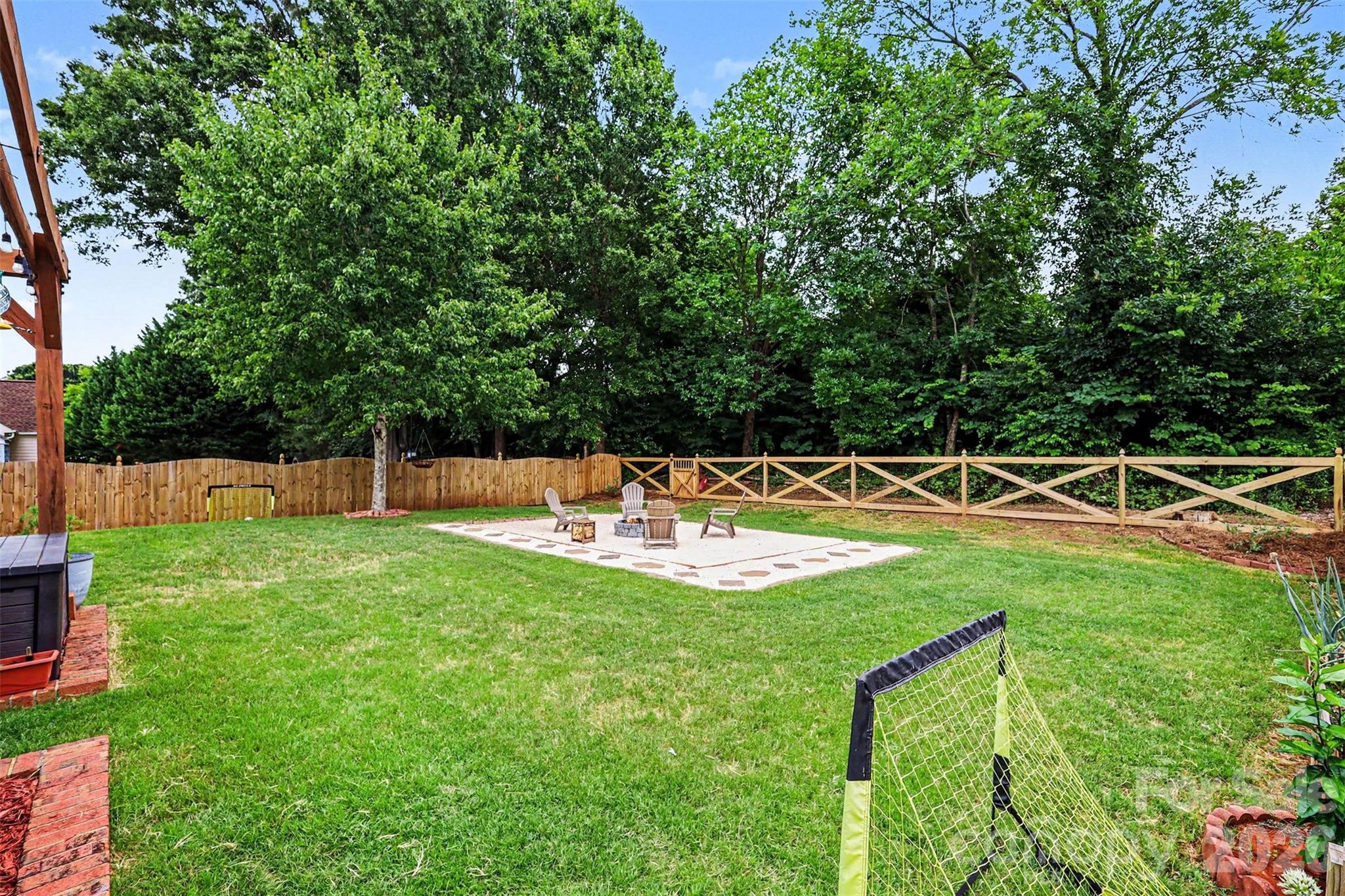 8728 Fieldcroft Drive Property Photo 1