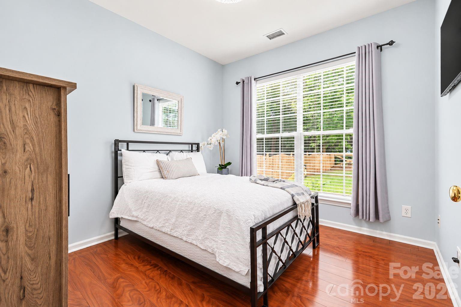8728 Fieldcroft Drive Property Photo 10