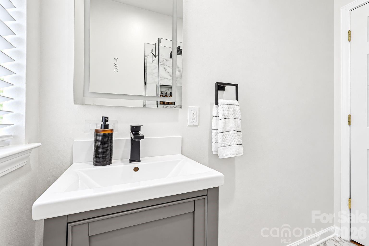 8728 Fieldcroft Drive Property Photo 12