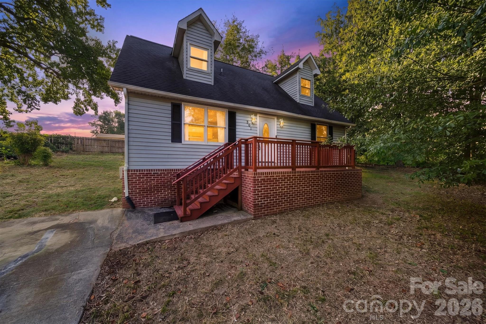 861 8th Street Place Property Photo 1