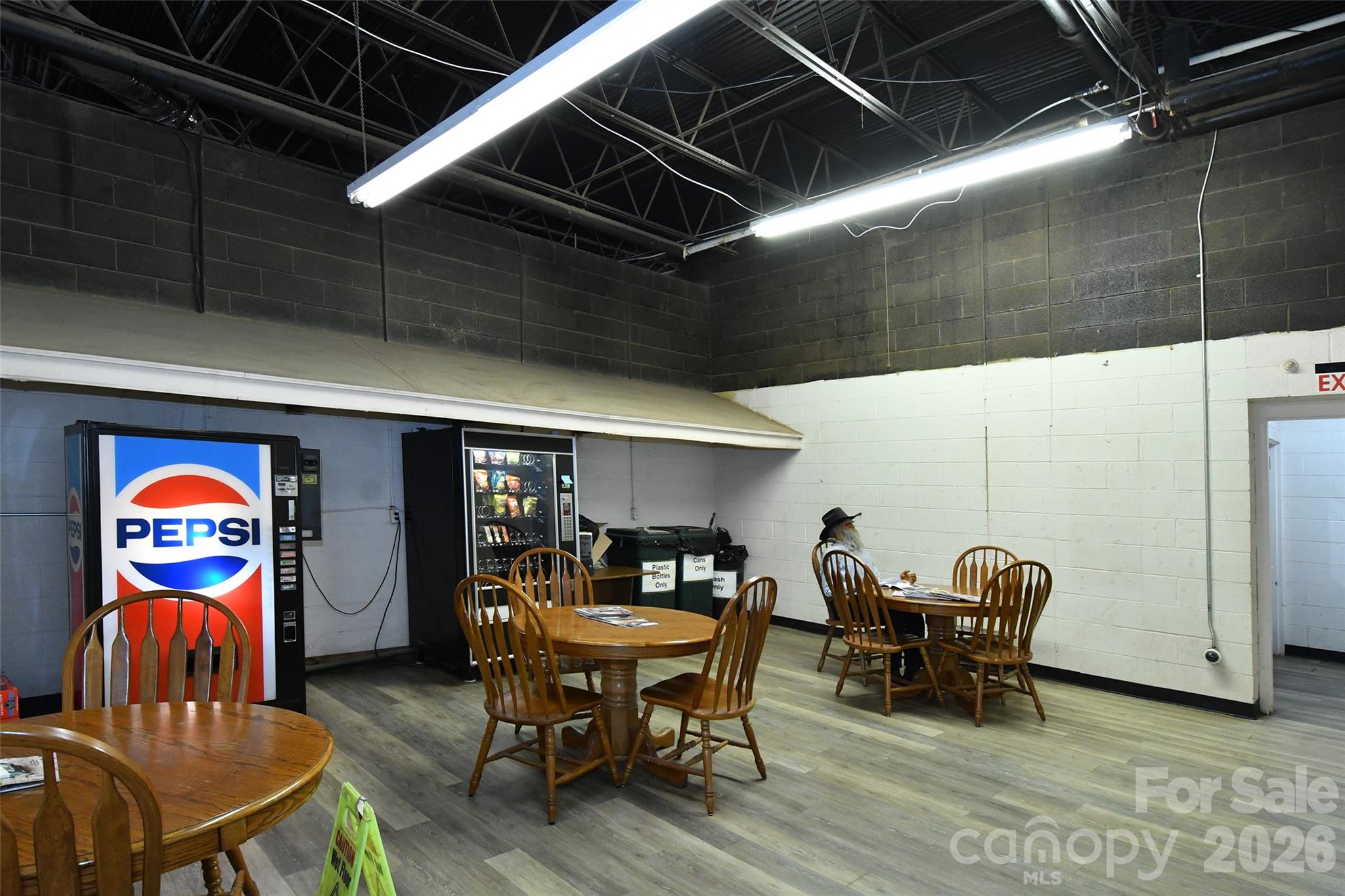 1603 Leonard Street Property Photo 26