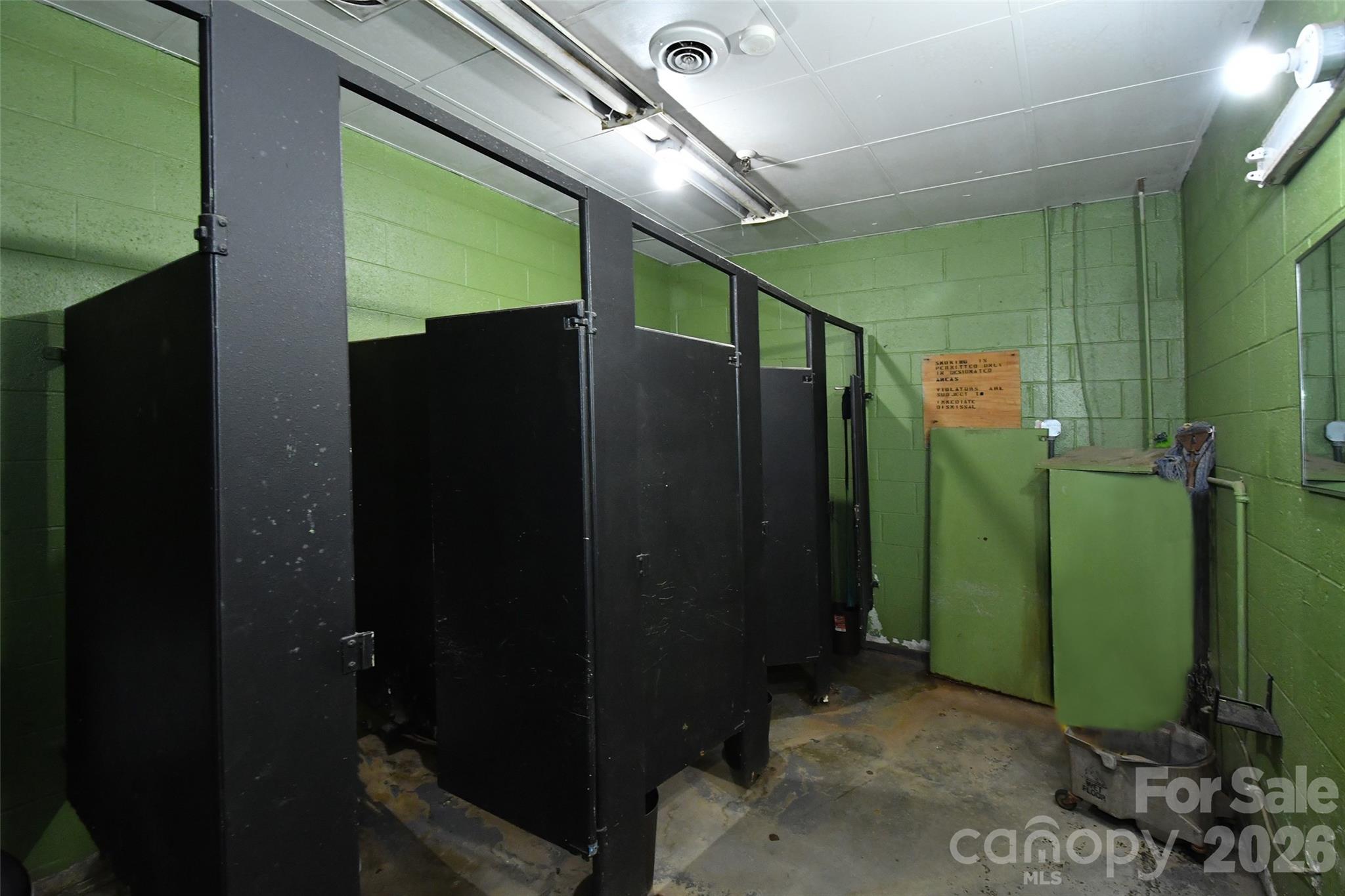 1603 Leonard Street Property Photo 40