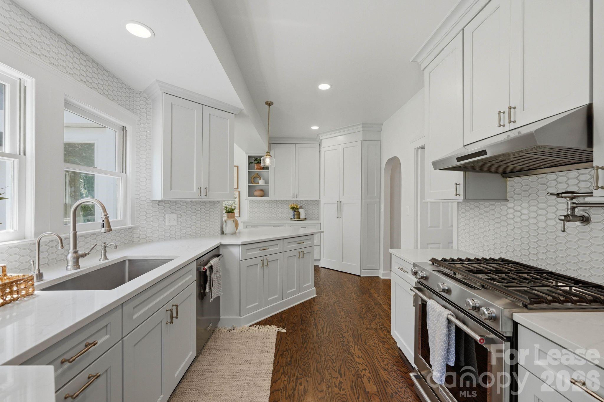 2009 Victorian Place Property Photo 10