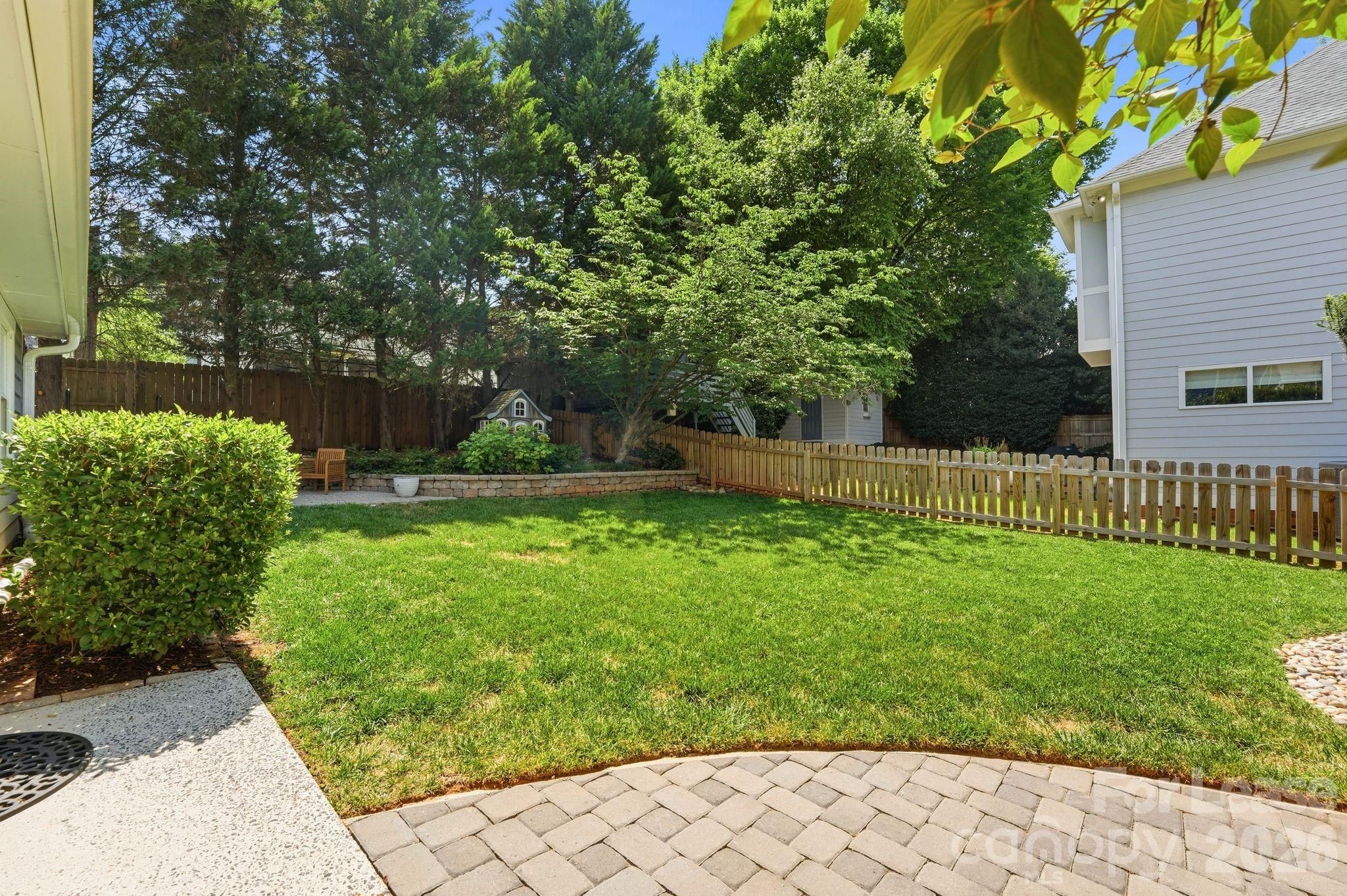 2009 Victorian Place Property Photo 24