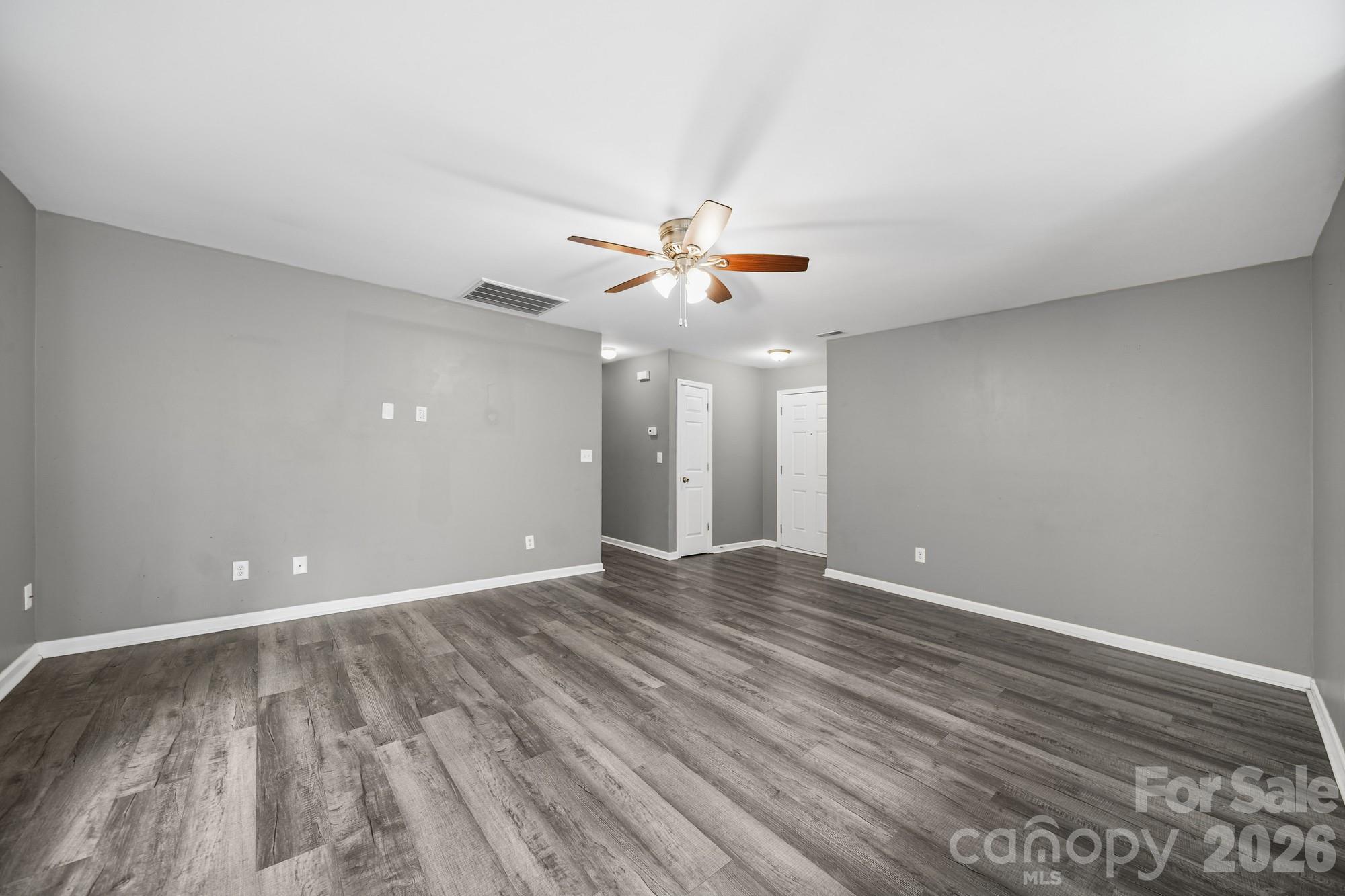1405 Spring View Court Property Photo 3