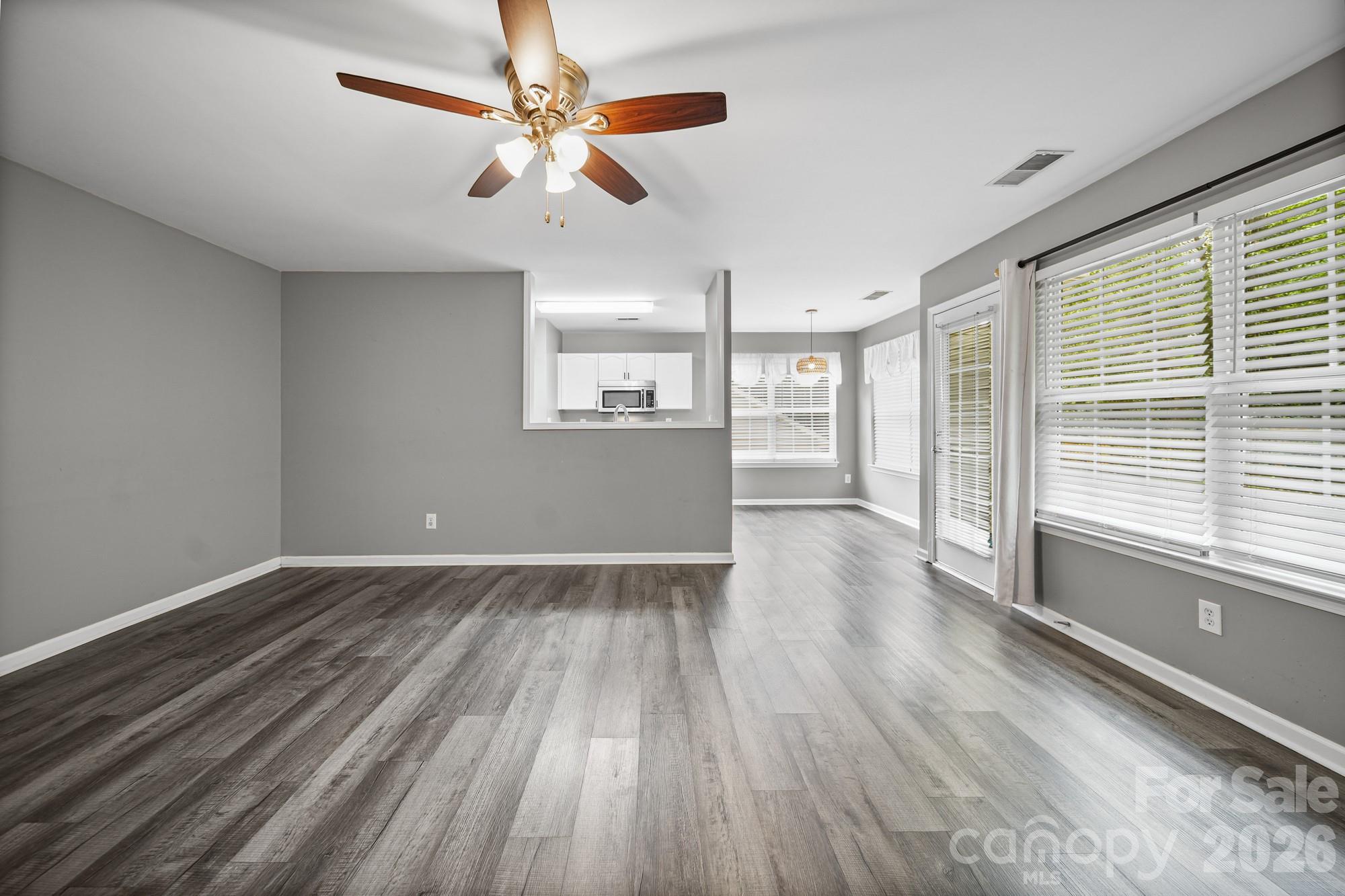 1405 Spring View Court Property Photo 4