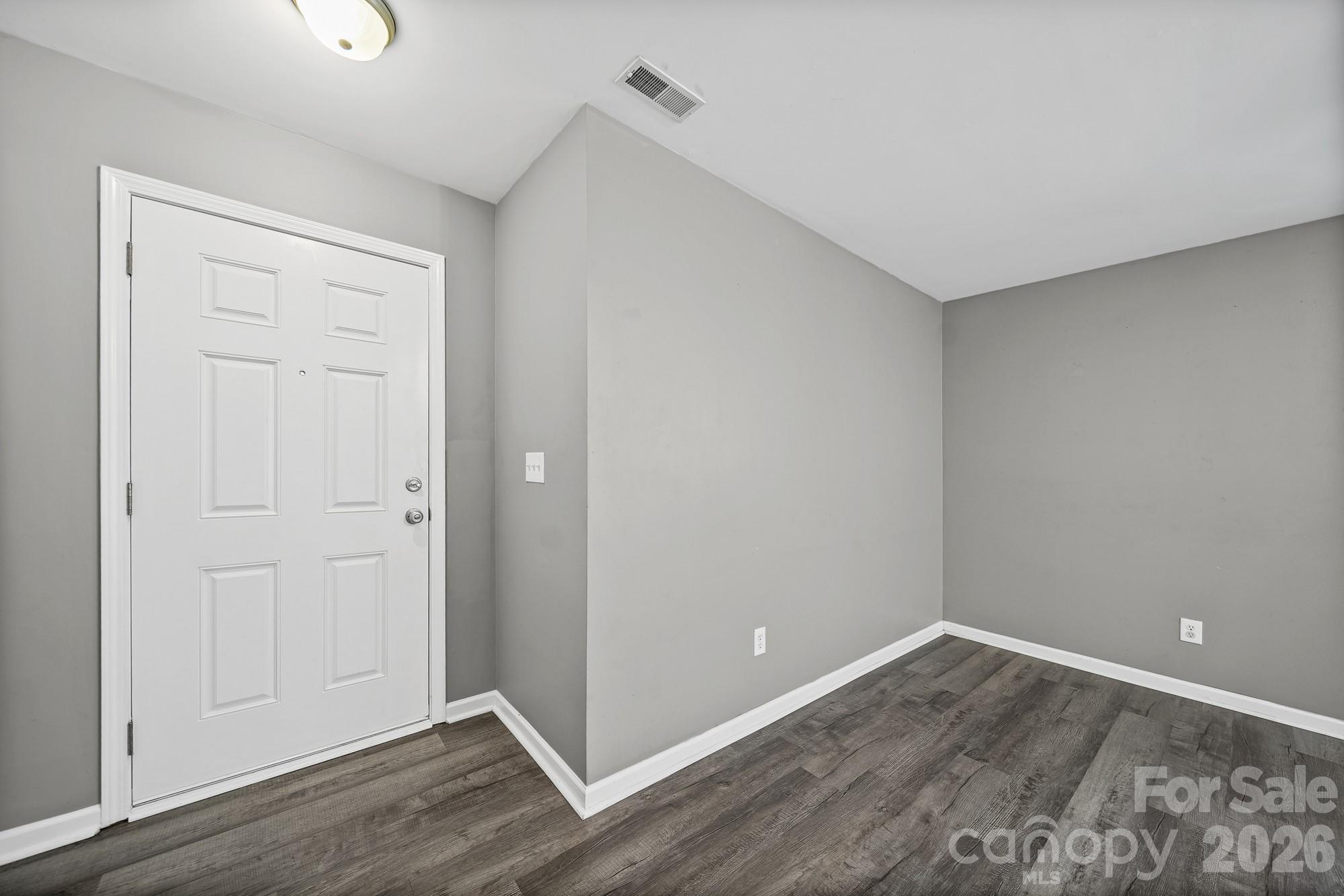 1405 Spring View Court Property Photo 5