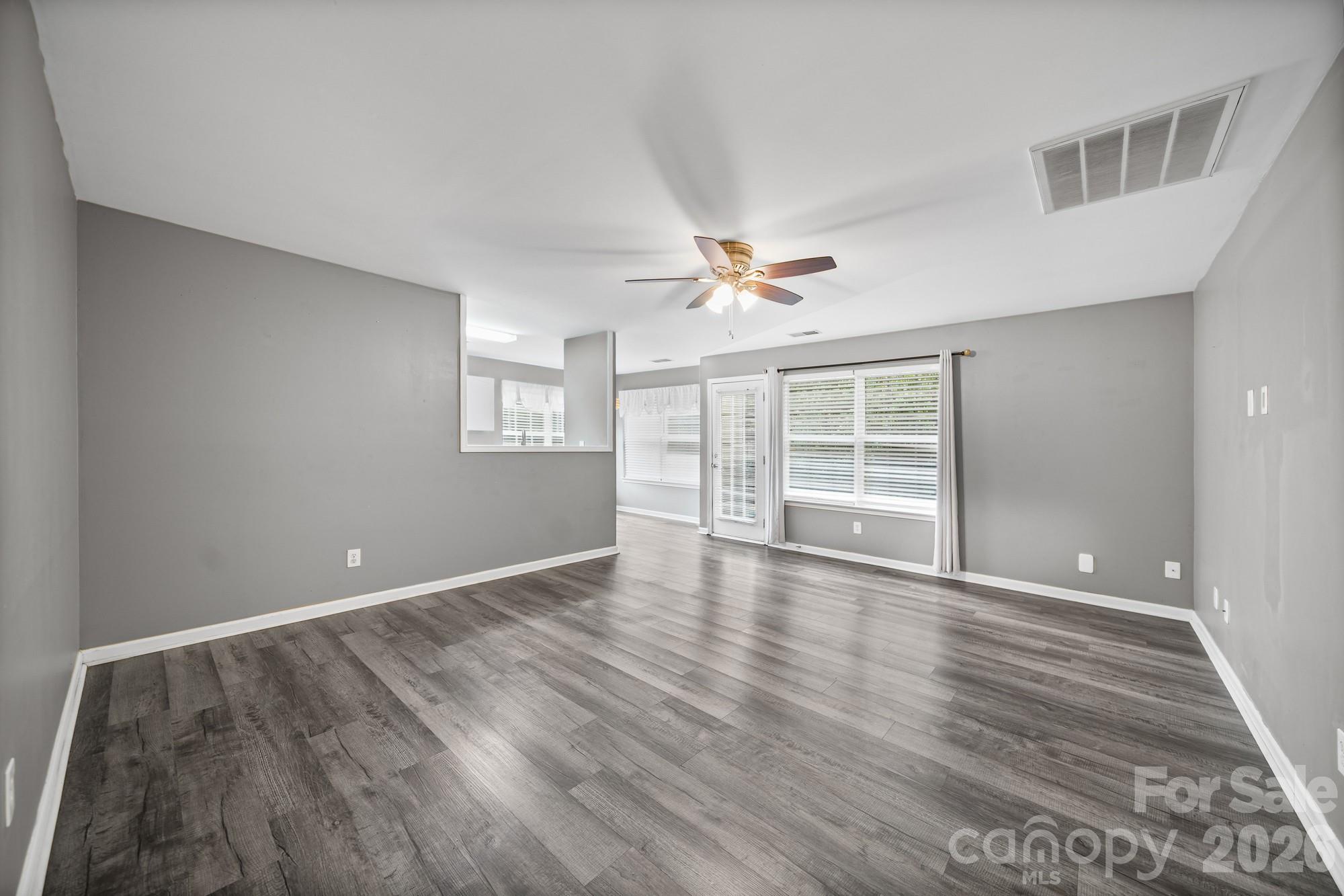 1405 Spring View Court Property Photo 6