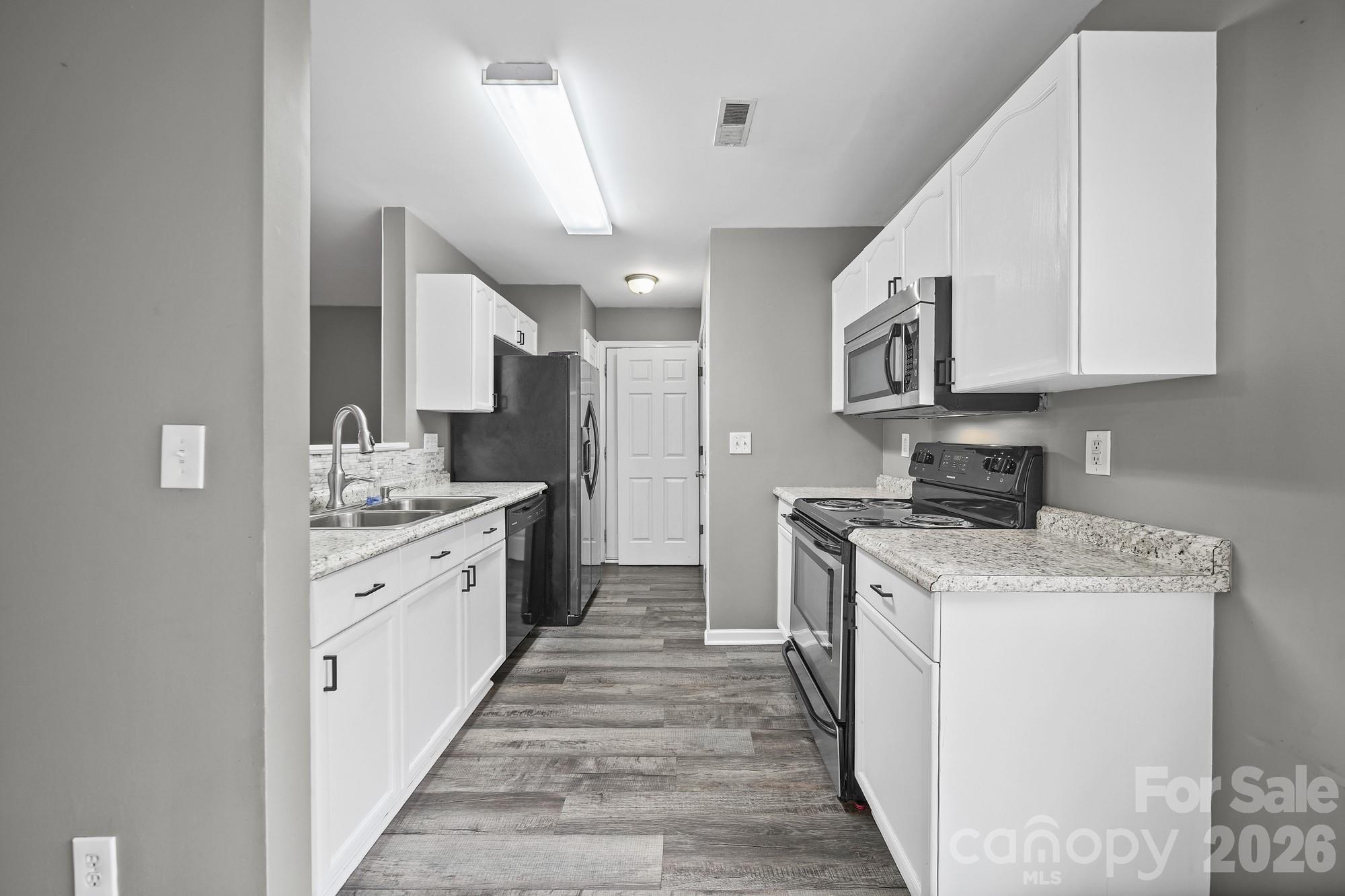 1405 Spring View Court Property Photo 9
