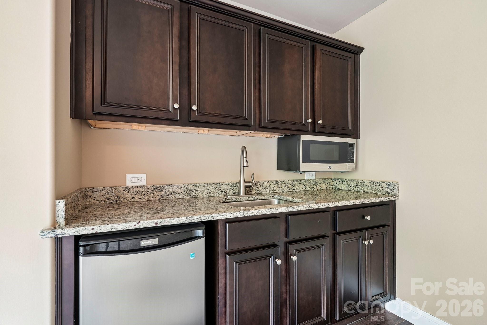 2950 Donegal Drive Property Photo 14