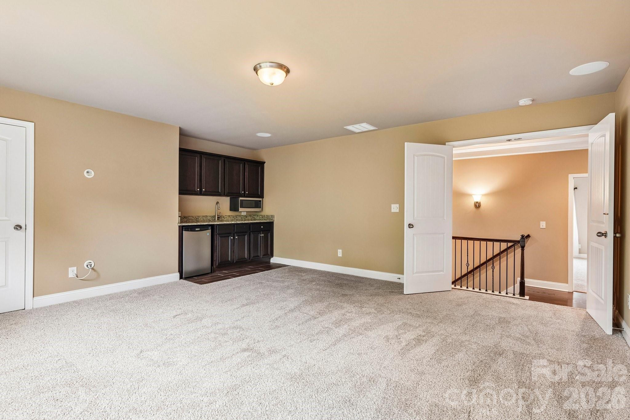 2950 Donegal Drive Property Photo 16