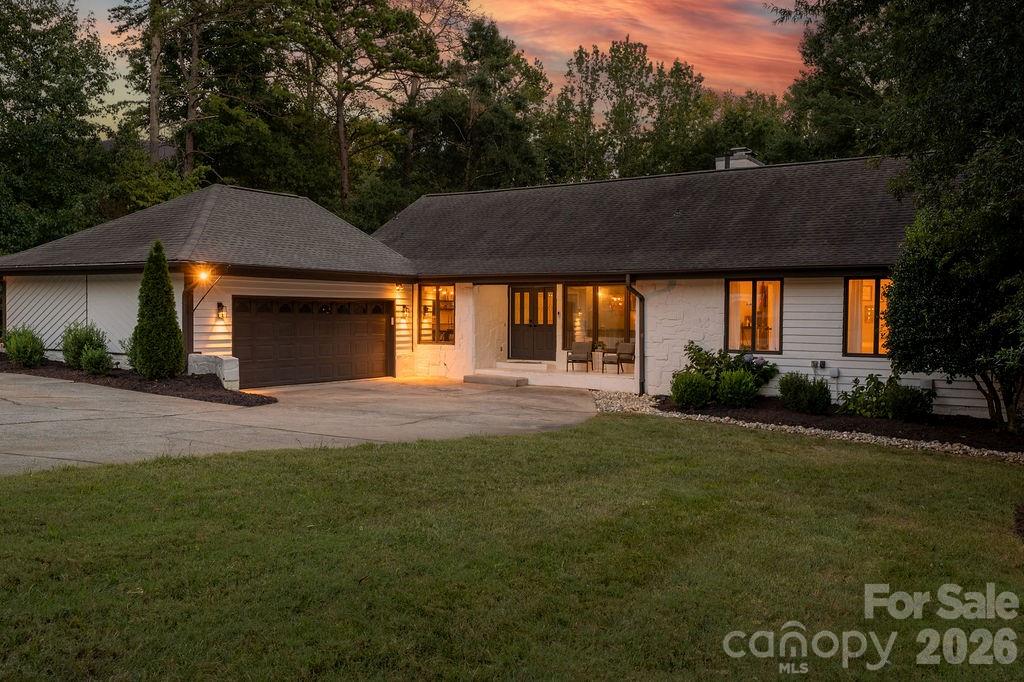 3525 Windbluff Drive Property Photo 1