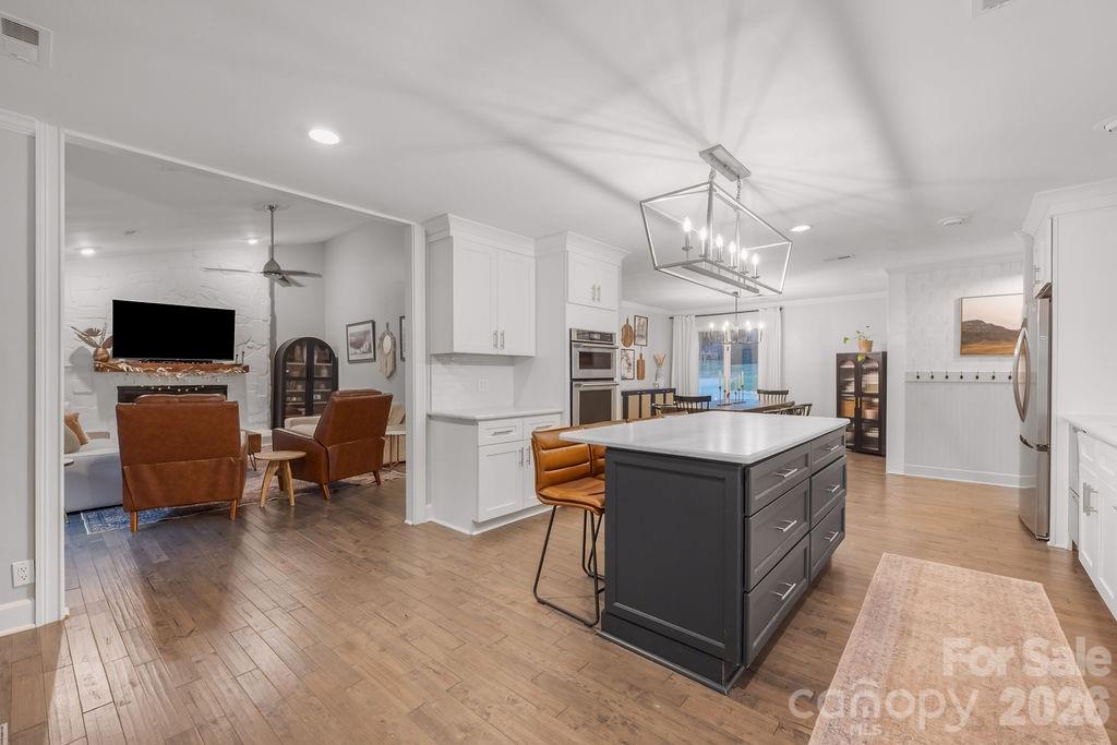 3525 Windbluff Drive Property Photo 6