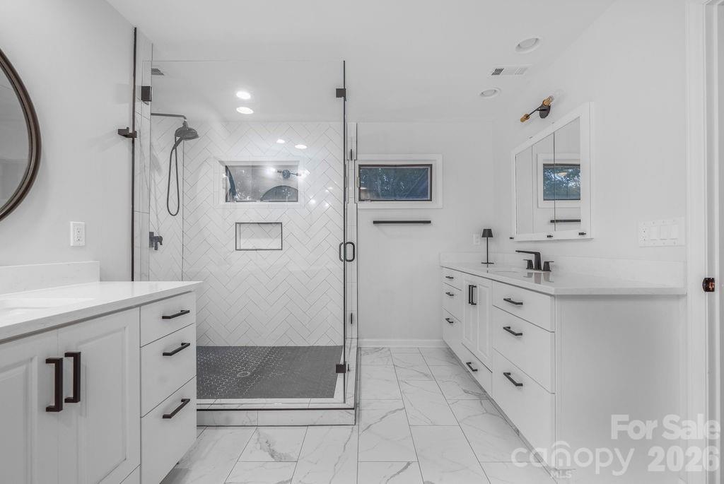 3525 Windbluff Drive Property Photo 14