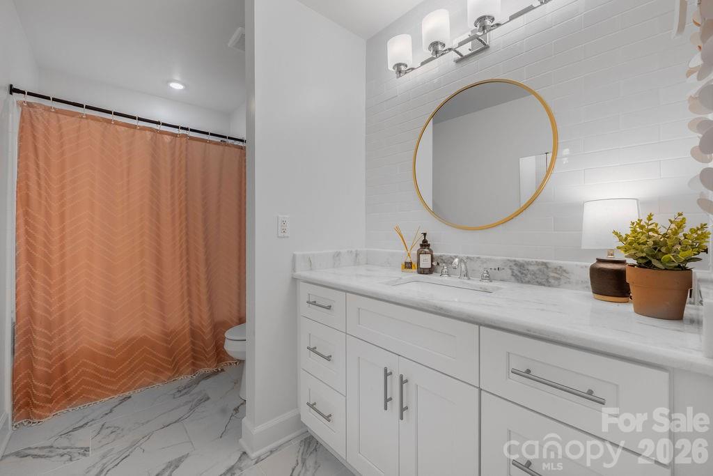 3525 Windbluff Drive Property Photo 16