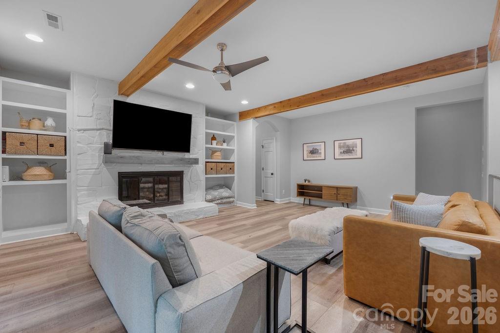 3525 Windbluff Drive Property Photo 19