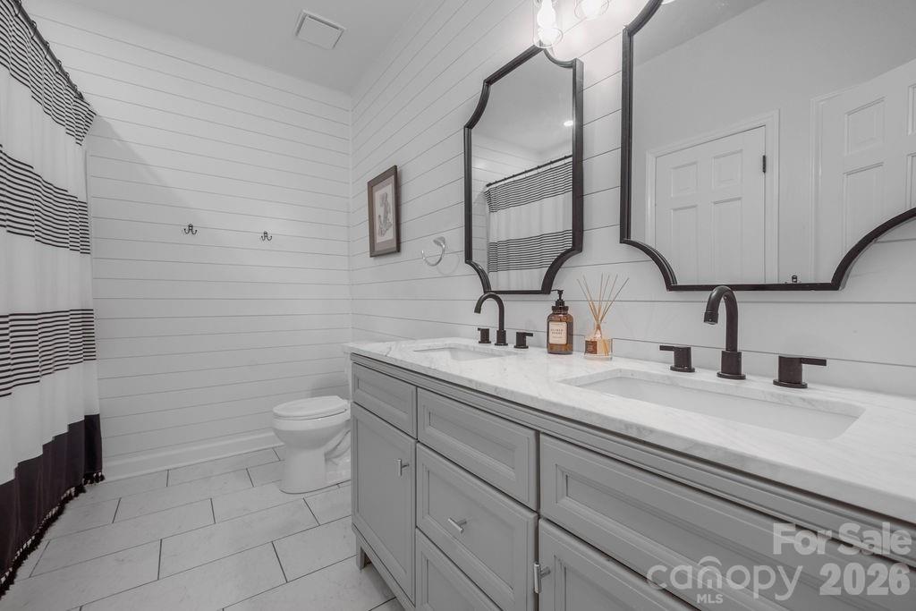 3525 Windbluff Drive Property Photo 24