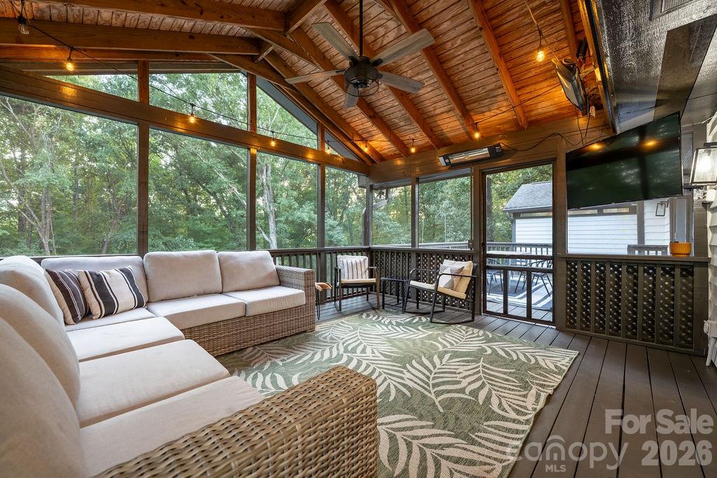 3525 Windbluff Drive Property Photo 38