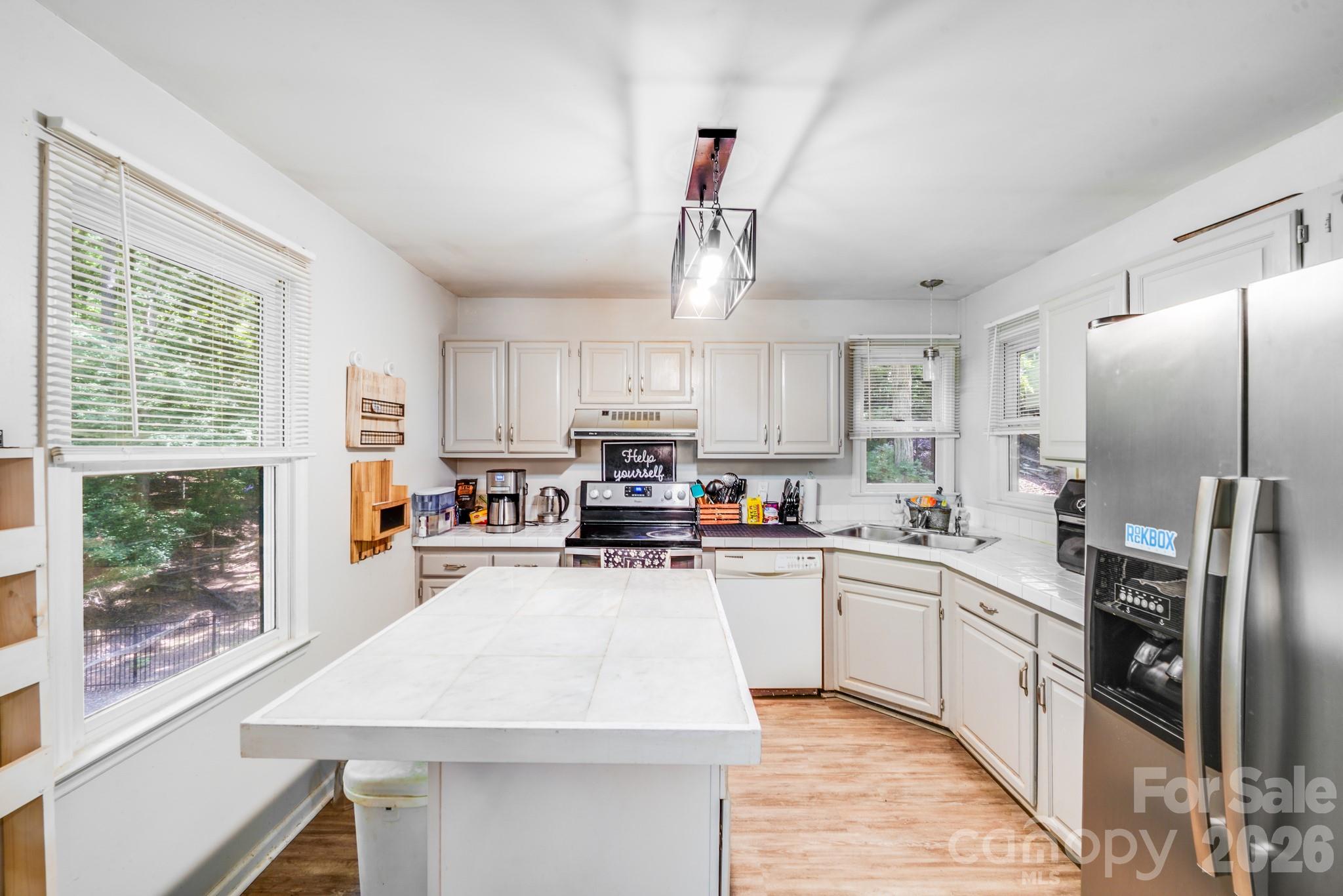 2116 Bon Villa Way Property Photo 7