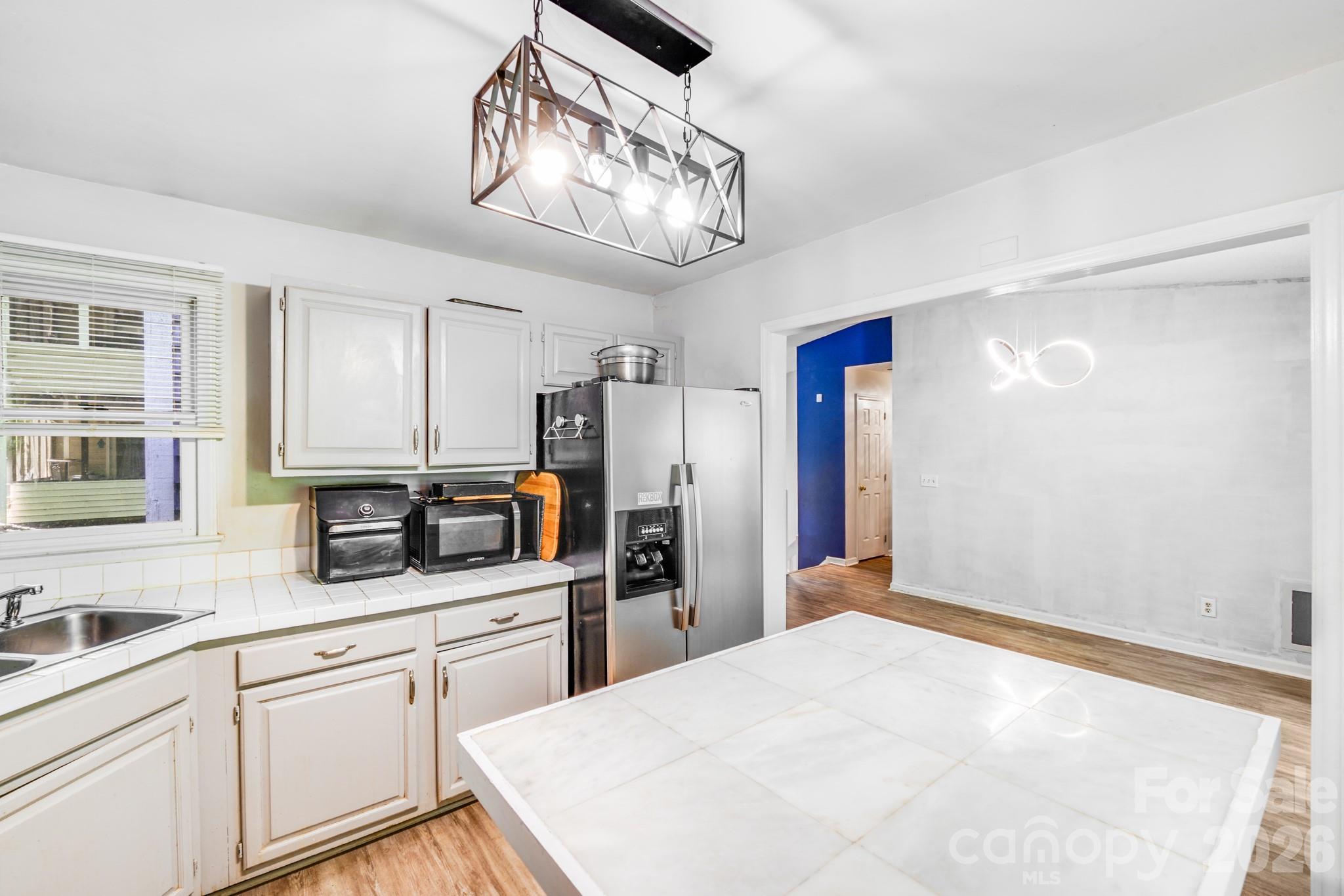 2116 Bon Villa Way Property Photo 8