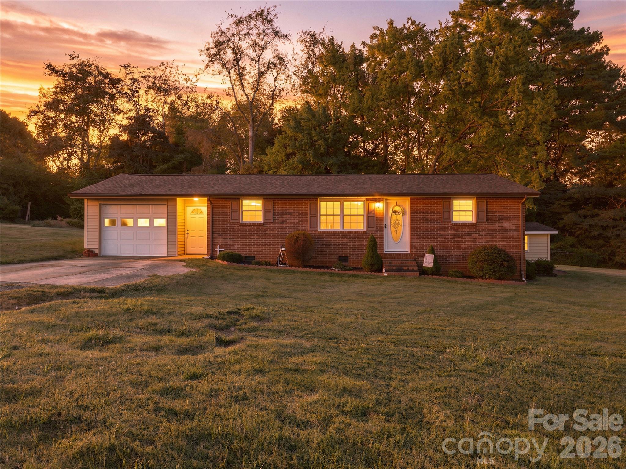 129 Automotive Lane Property Photo 1