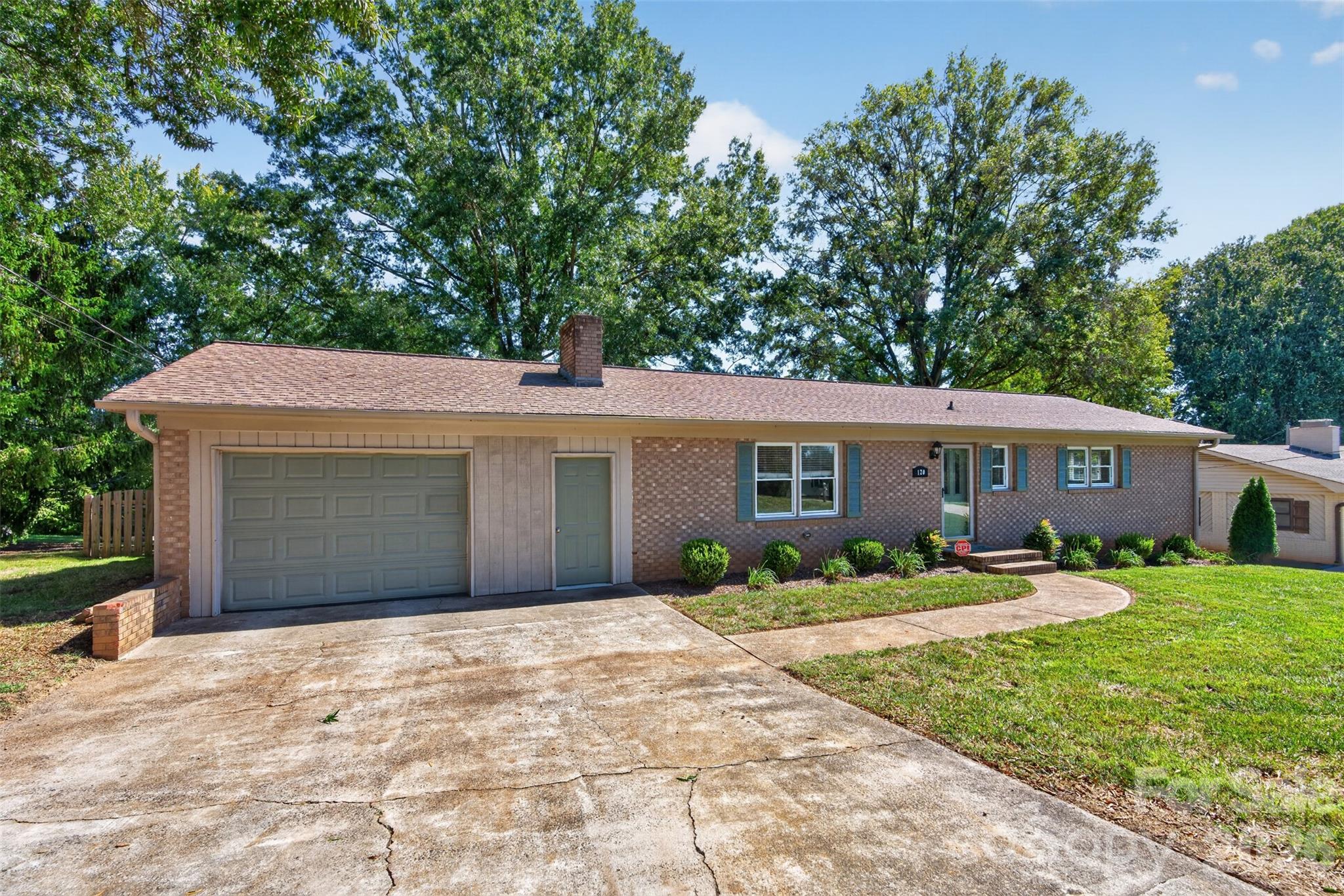 120 Regal Circle Property Photo 2