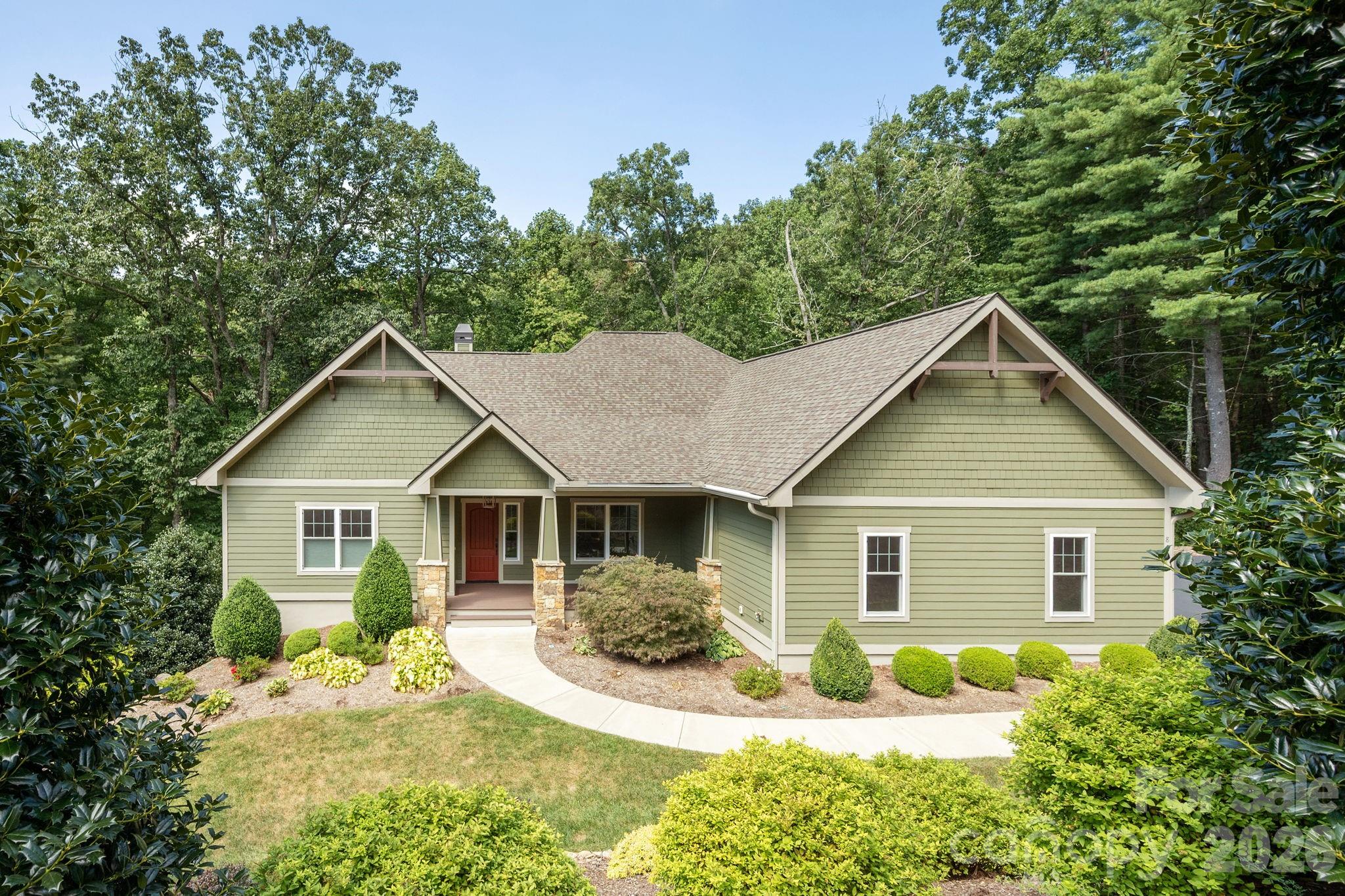 8 MANORWOOD Court Property Photo 1