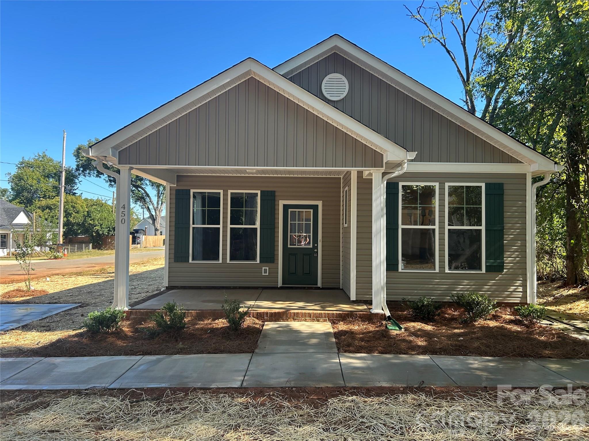 450 Hall Street Property Photo 1