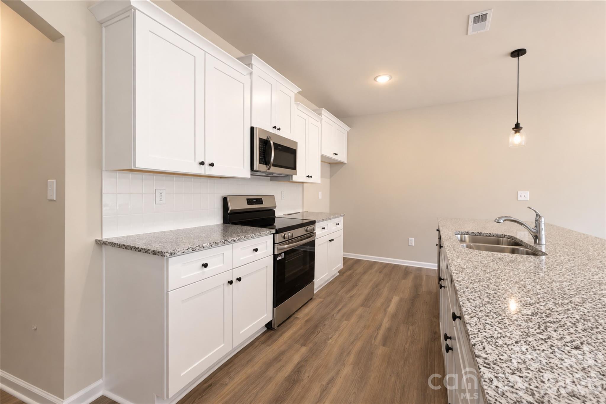 5921 Wallace Avenue Property Photo 8