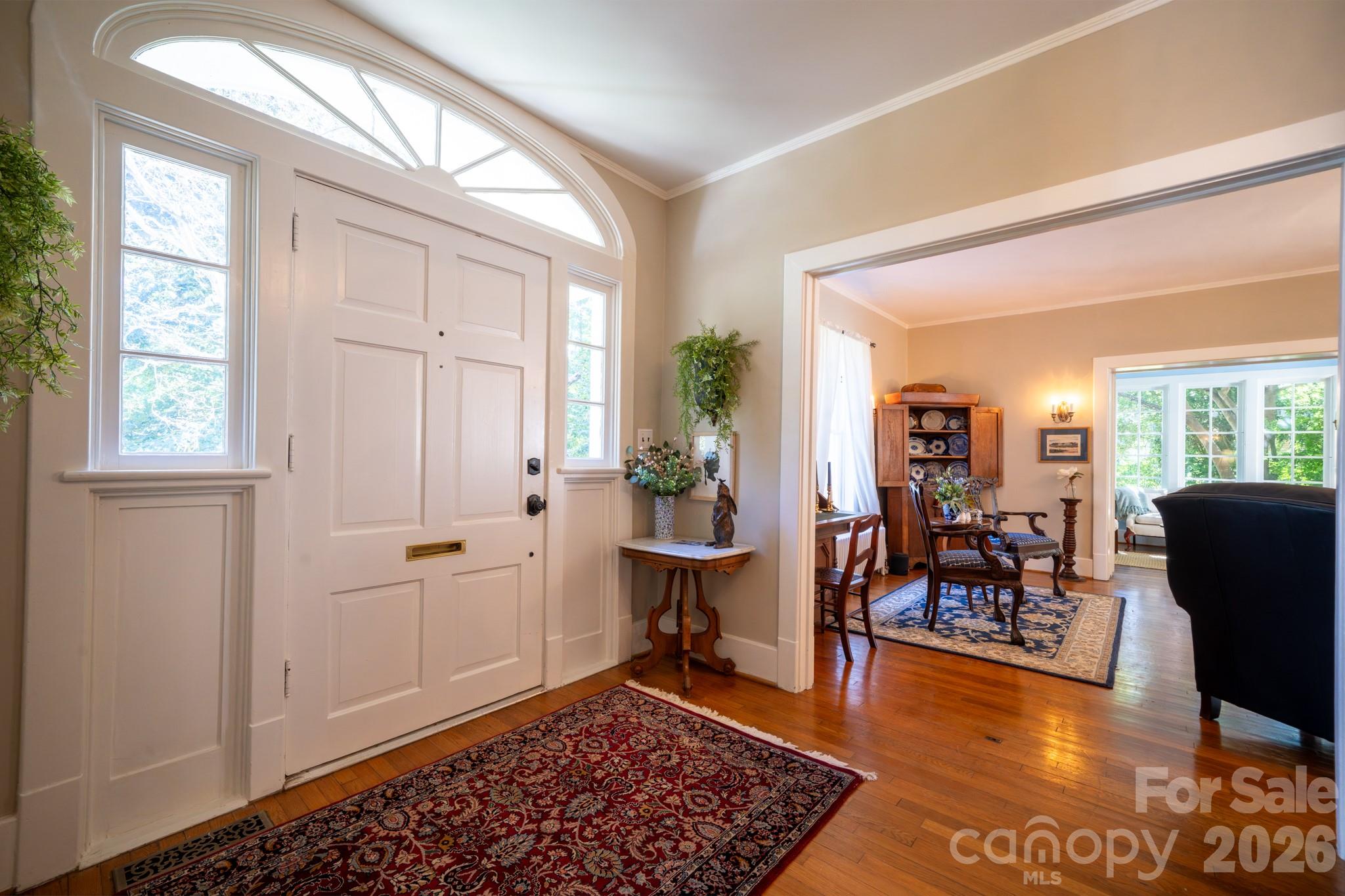 527 N Main Street Property Photo 5