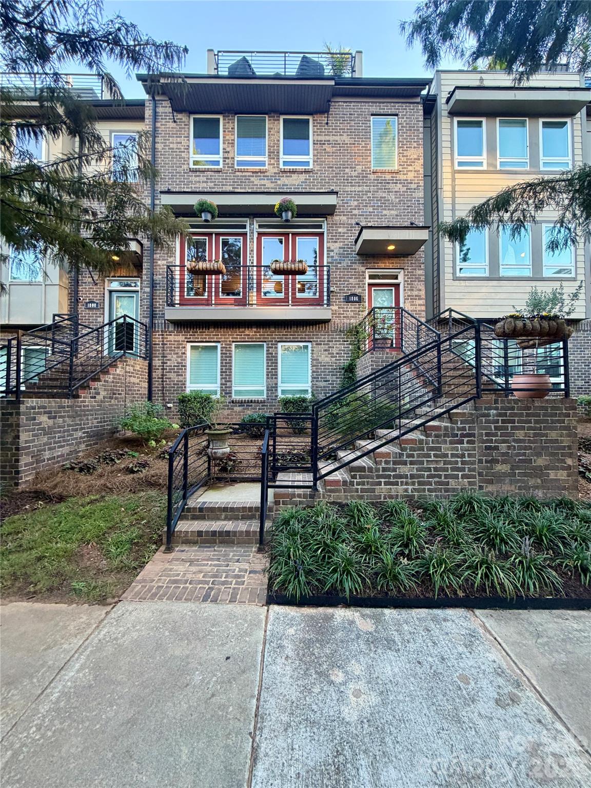 1806 Sunnyside Avenue Property Photo 1