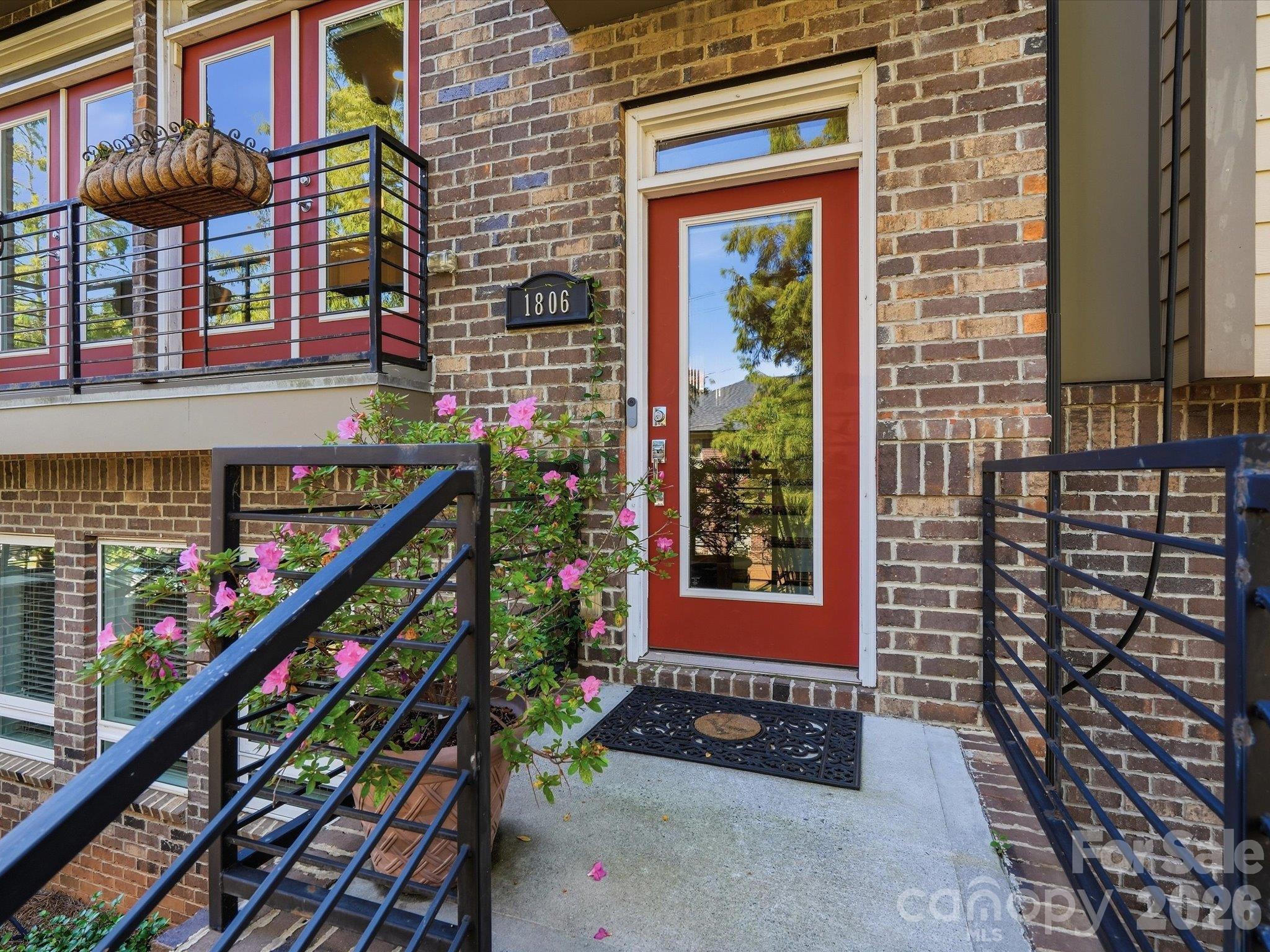 1806 Sunnyside Avenue Property Photo 1