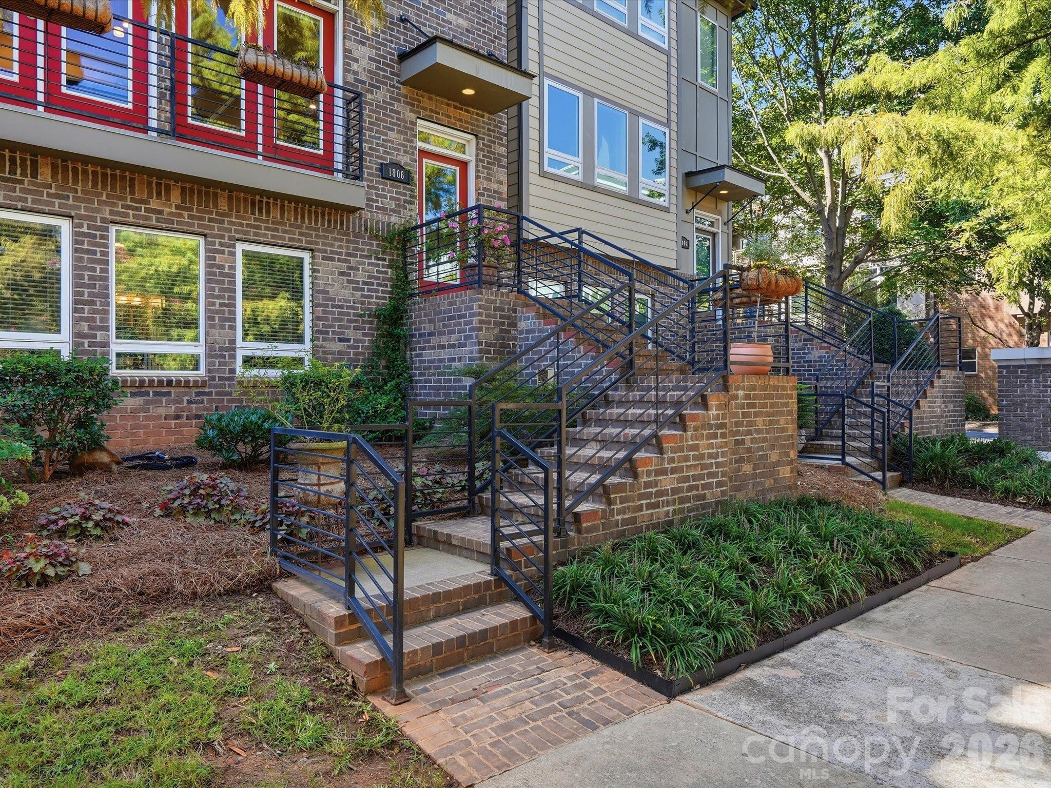 1806 Sunnyside Avenue Property Photo 2