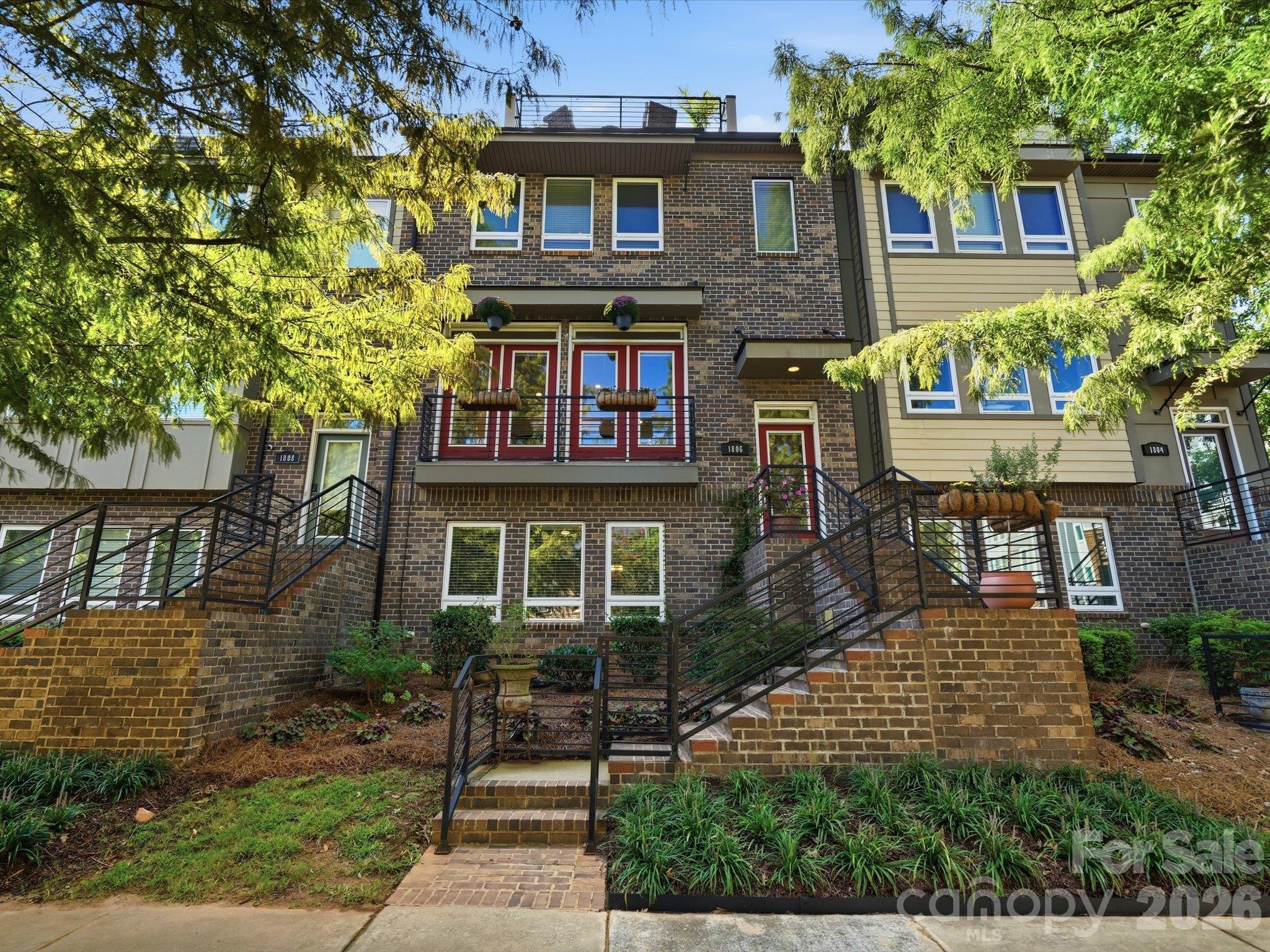 1806 Sunnyside Avenue Property Photo 3