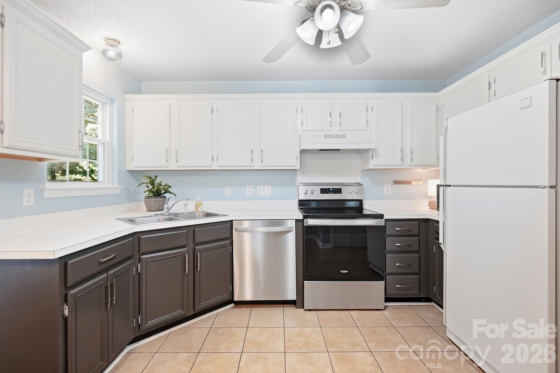 1629 Sugar Hollow Drive Property Photo 4
