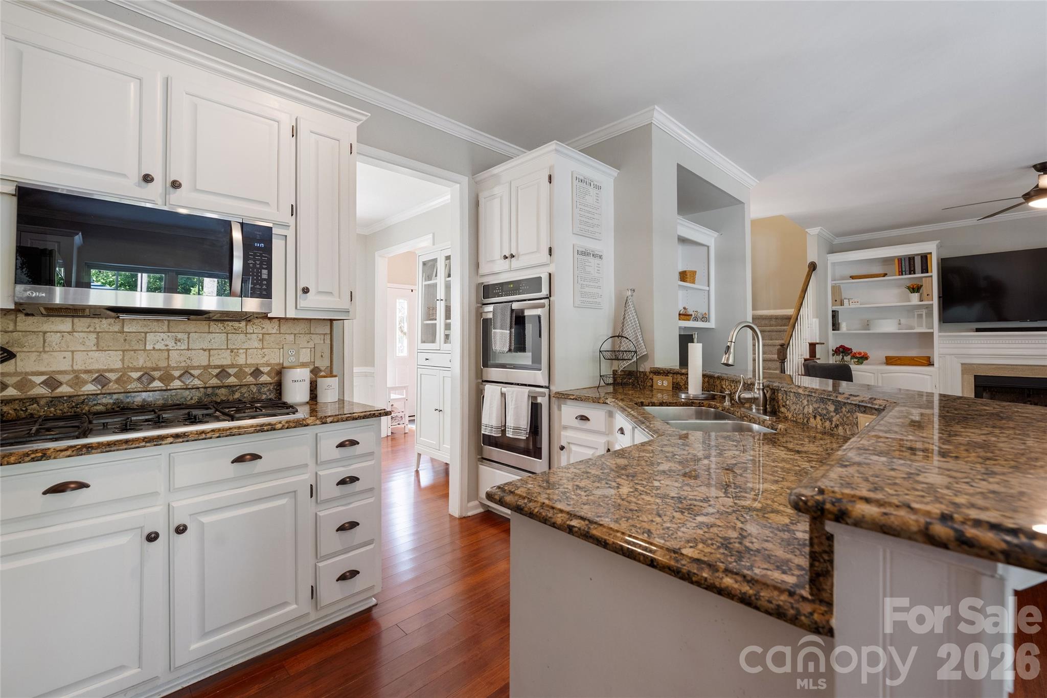 16919 Hampton Crossing Drive Property Photo 12