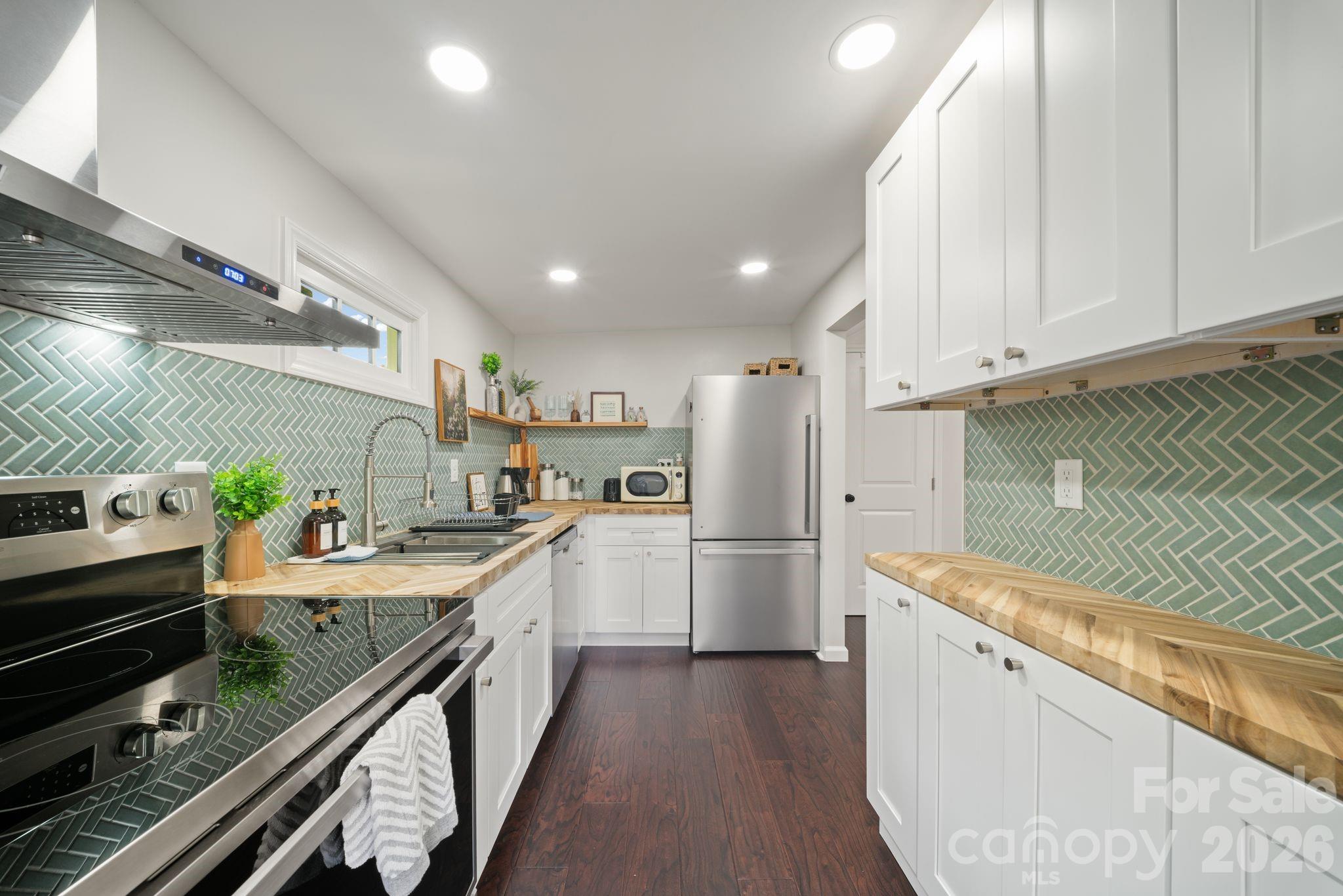 2 Laban Lane Property Photo 9