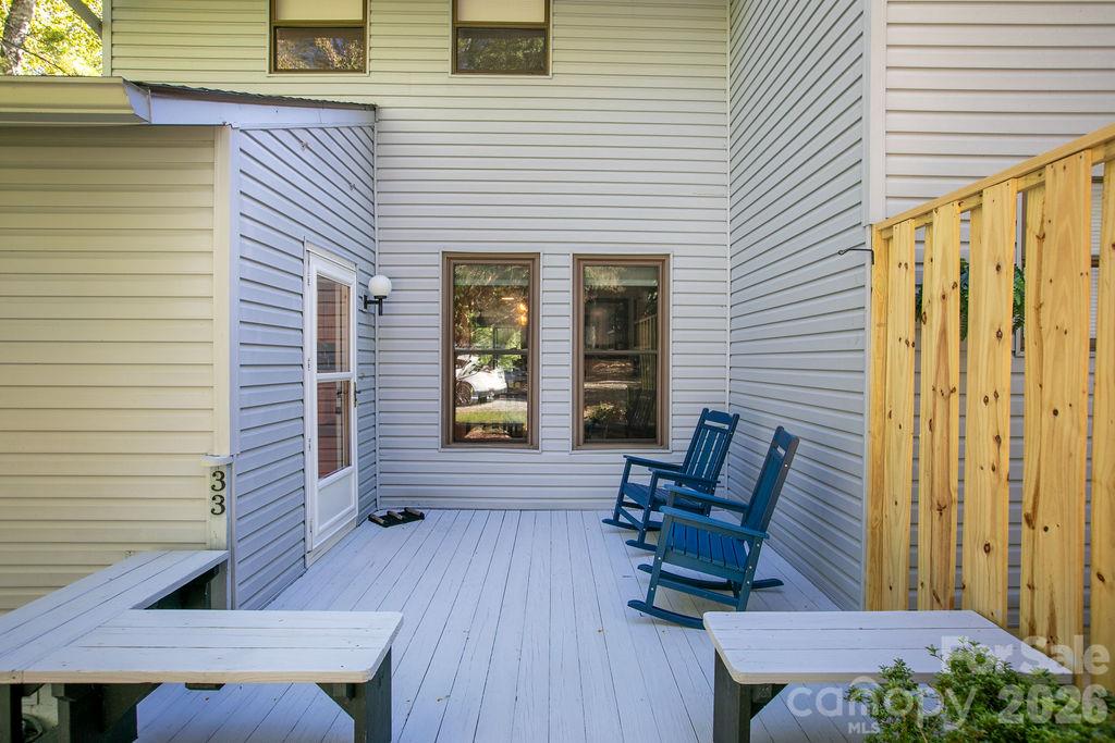 33 Lakeside Villas Drive Property Photo 5