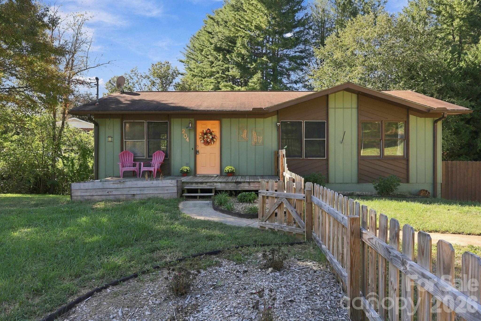 204 Oakdale Road Property Photo 2